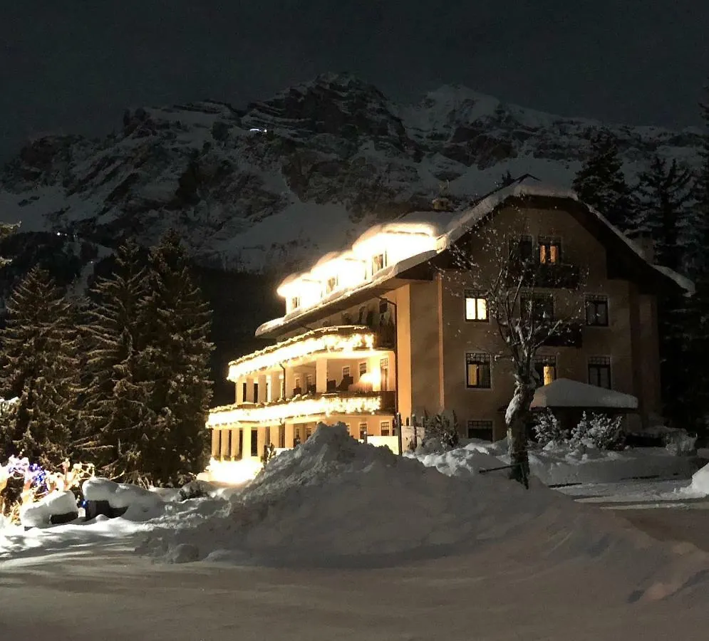 Boutique Hotel Villa Blu Cortina D'Ampezzo 4*,